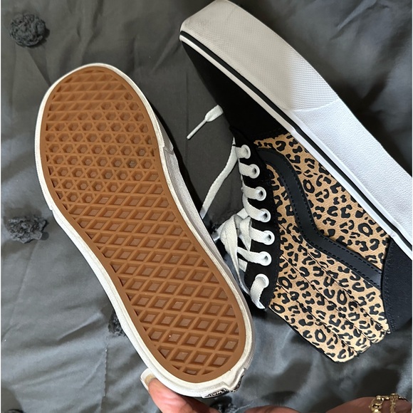 Vans - Picture 5 of 7